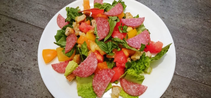 letnia salatka z salami