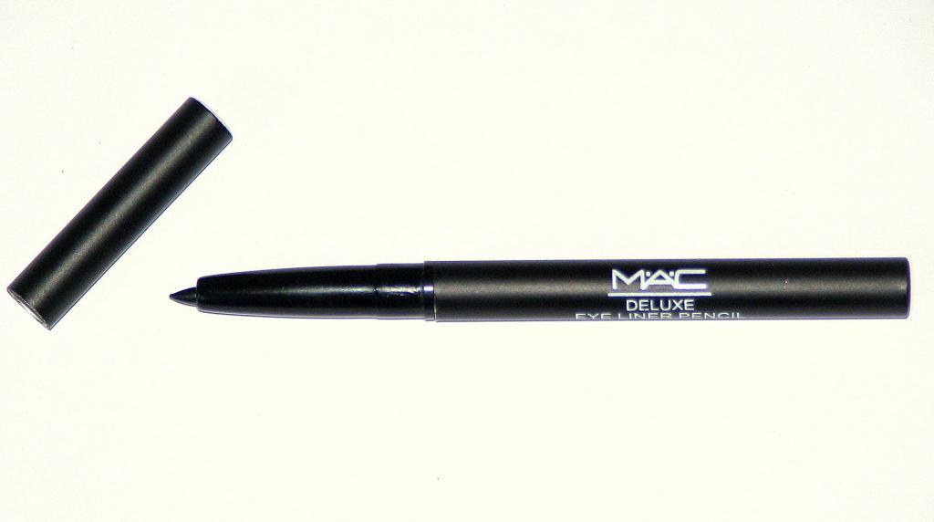Kolejny wzór podróbki eyelinera MAC