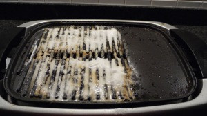 Ponowne zasypanie grilla sodą na całą noc