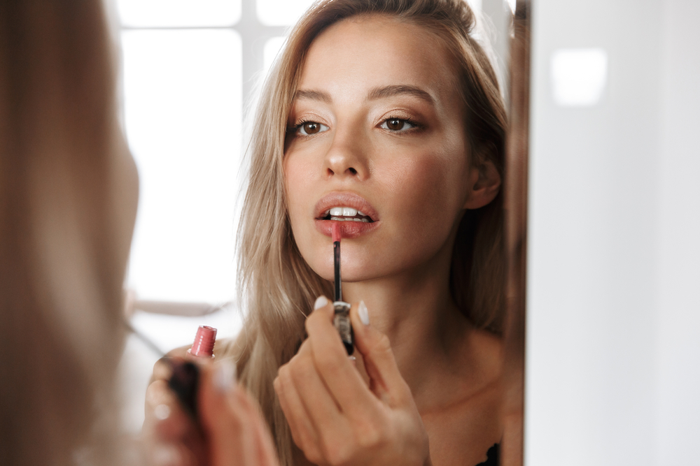 Jak powiększyć usta makijażem? 8 trików, które warto znać!