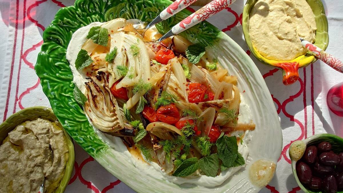 Pieczone warzywa z serem labneh