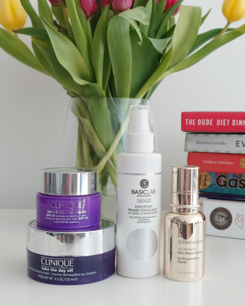 Pielęgnacja twarzy denko: Clinique Smart SPF 30, BasicLab primer tonizujący Micellis i serum Dr Dennis Gross Derminfusions.
