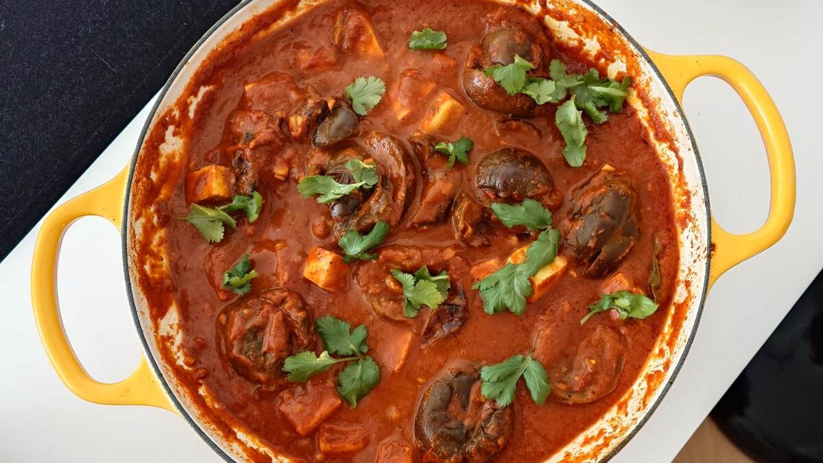 Szybkie curry z mini-bakłażanami i serem paneer
