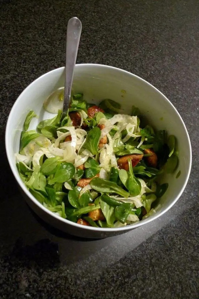 Sałatka z fenkułem i kurczakiem