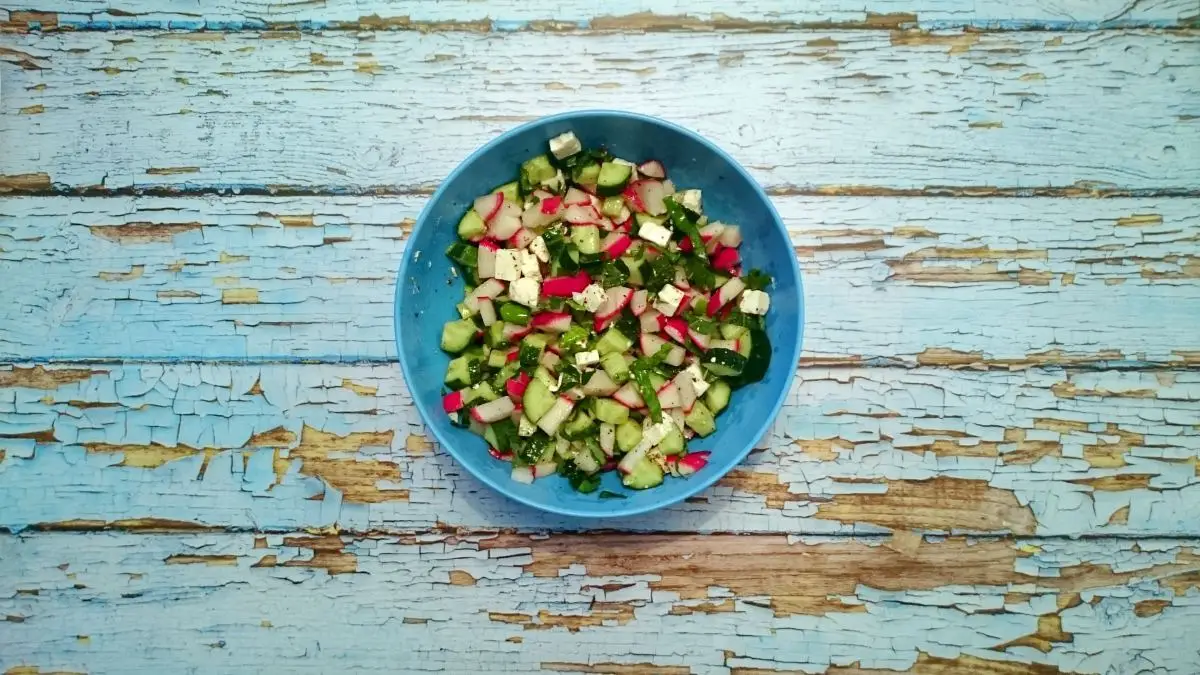 Sałatka z warzyw z fetą