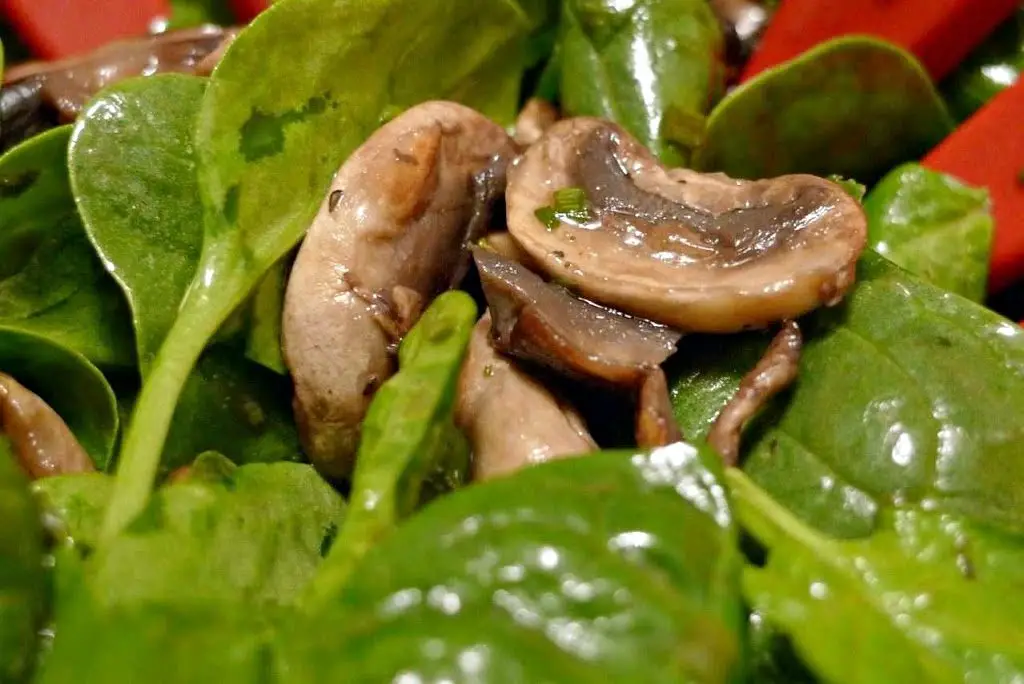 szpinak z pieczarkami