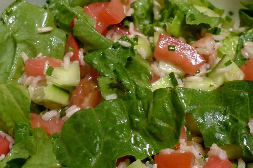 salata rzymska z ryzem