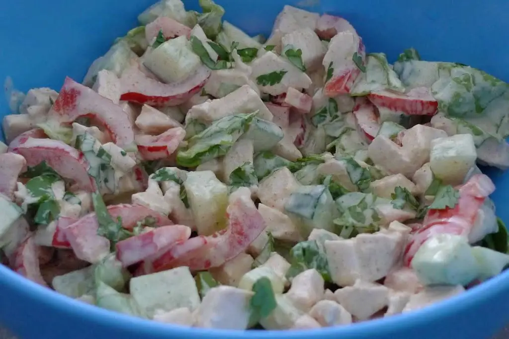Sałata z kurczakiem i curry