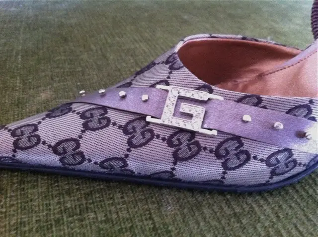 Pantofle Gucci, że aż zęby i oczy bolą