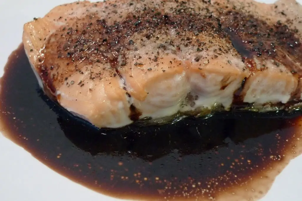 Łosoś w sosie balsamicznym