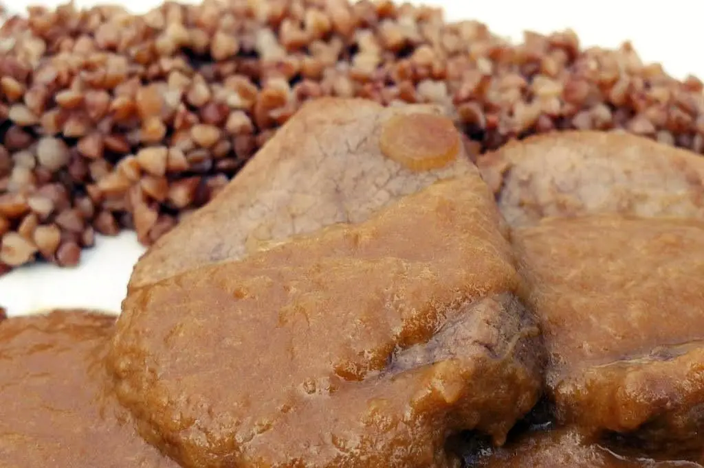 wolowina w sosie cebulowym