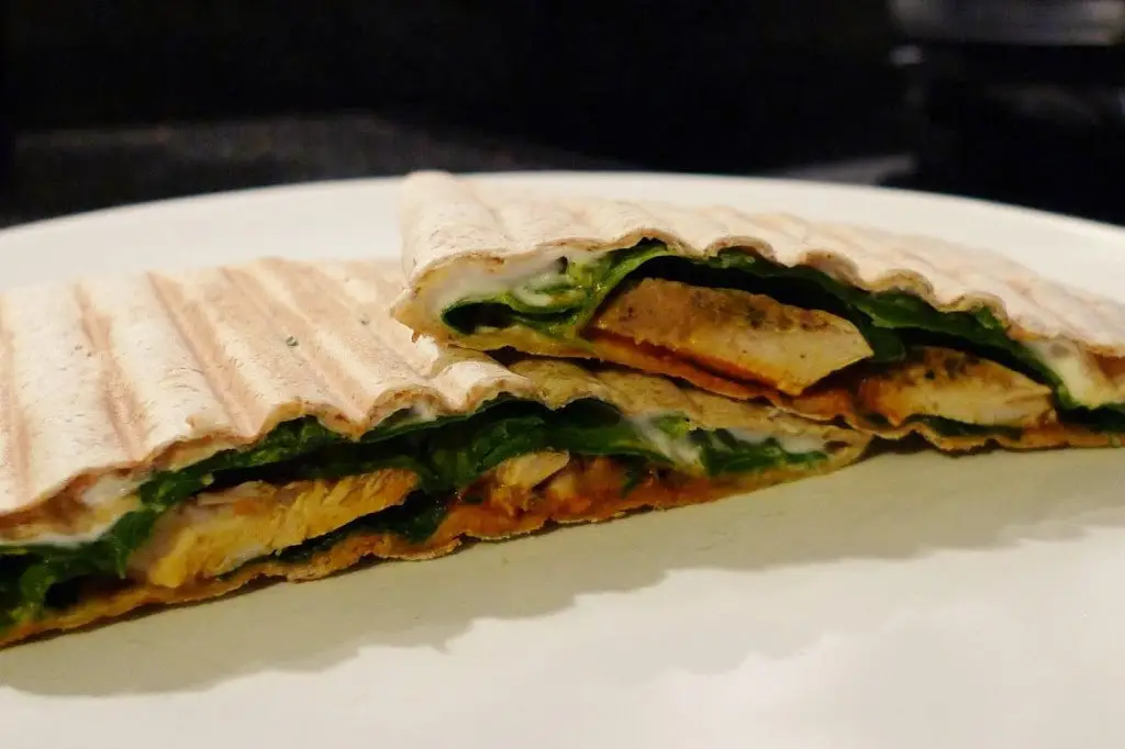 Panini z kurczakiem i szpinakiem