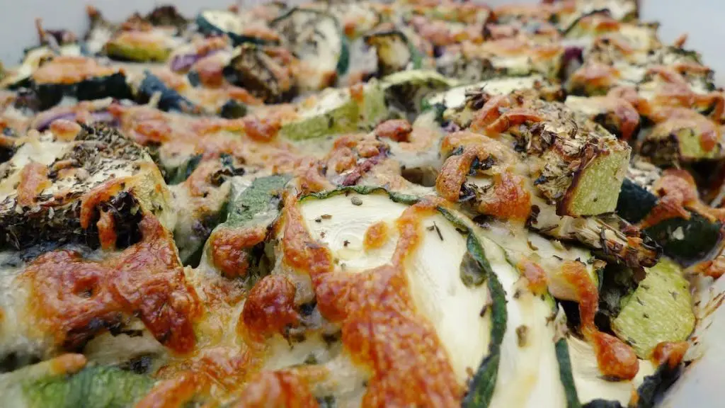 Zdrowa zapiekanka z cukinii