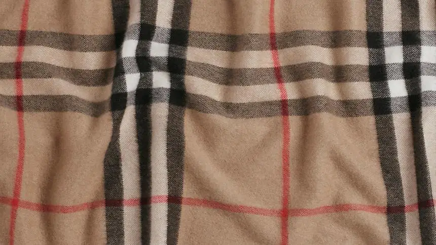 Jak kupić oryginalny szalik Burberry?