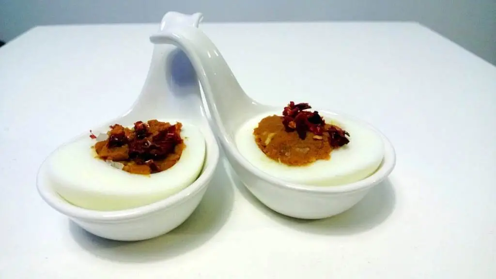 Jajka faszerowane po hindusku