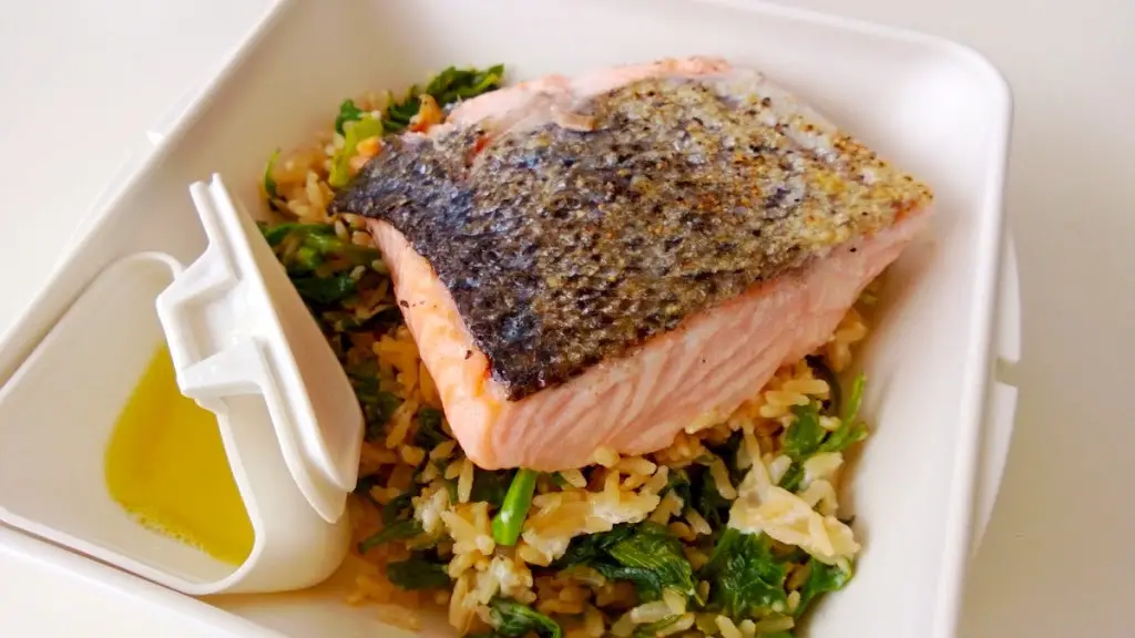 Co brać do pracy: łosoś z ryżem