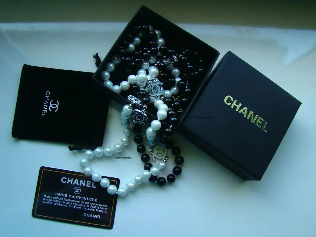 Naszyjnik z pereł Chanel – ile kosztuje?