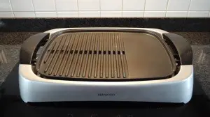 Czysty, domyty grill elektryczny bez użycia siły