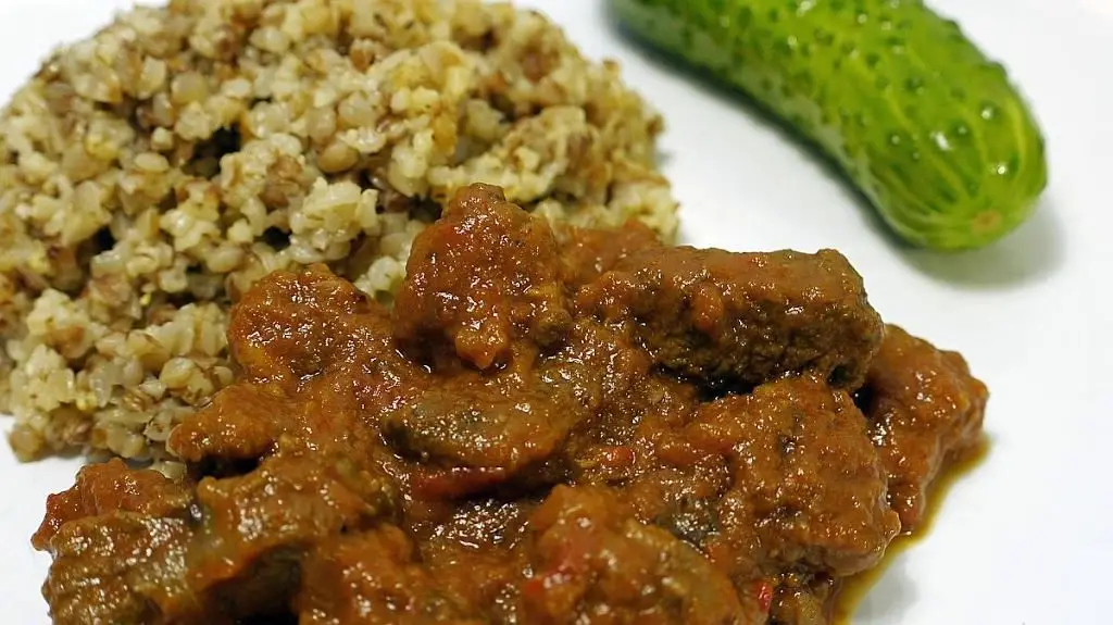 gulasz wolowy z kasza