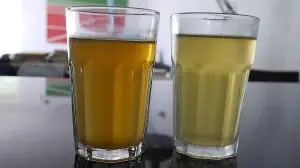 Porównanie klarowności herbaty mrożonej na ciepło i metodą cold brew