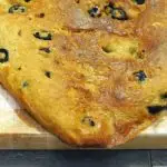 Focaccia z oliwkami
