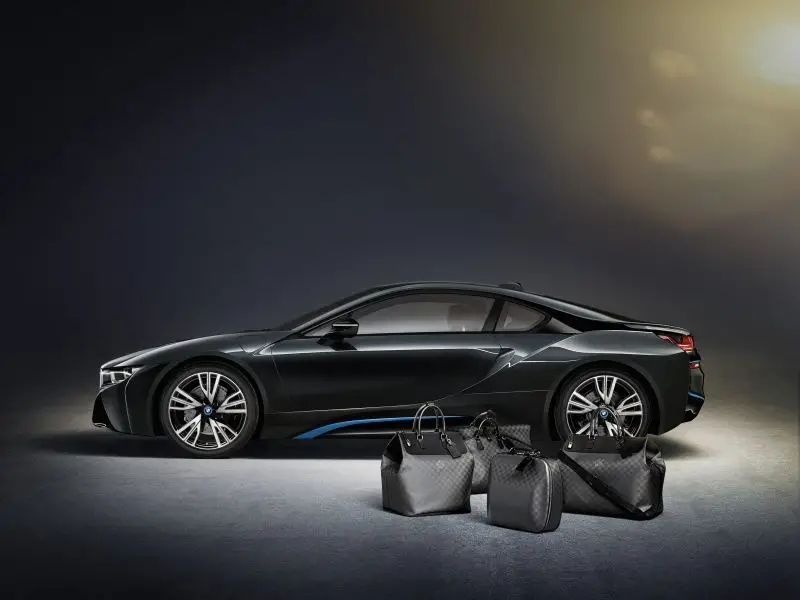 Louis Vuitton tworzy kolekcję bagażu dla BMW i8