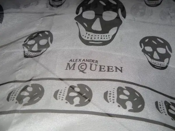 chusta mcqueen logo fake1
