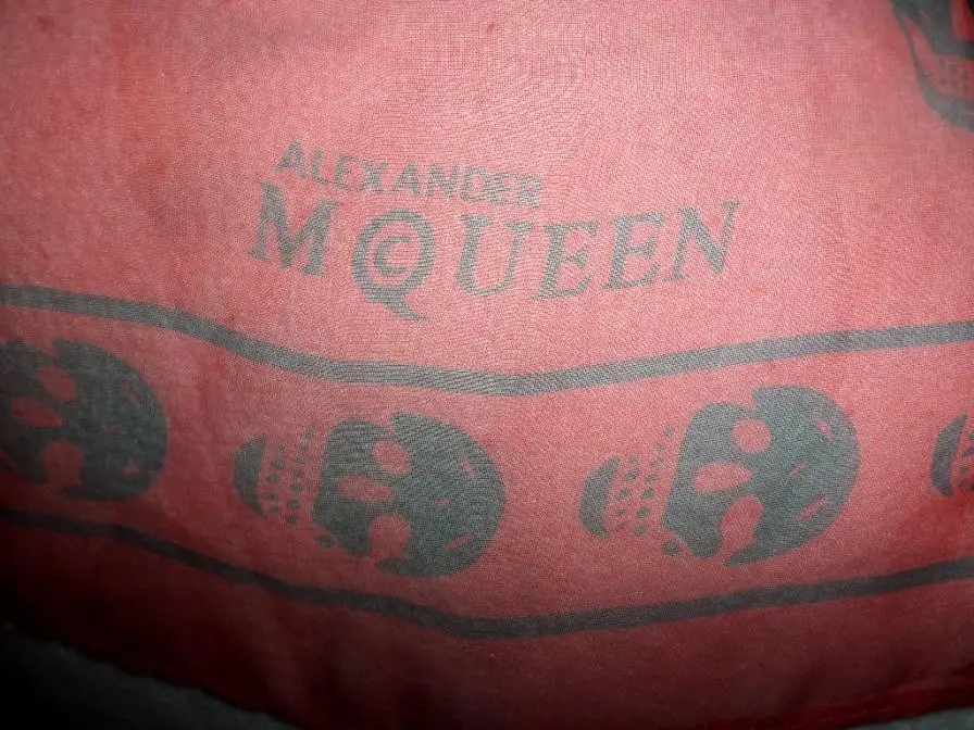 chusta mcqueen logo fake3