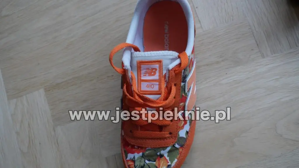 jak rozpoznac podrobki new balance jezyk