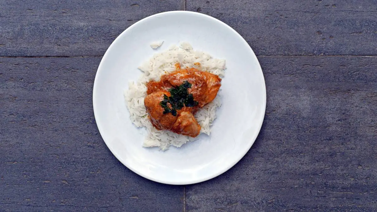 kurczak w sosie orzechowym