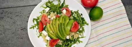 salatka z awokado i feta - proste przepisy Jest Pięknie