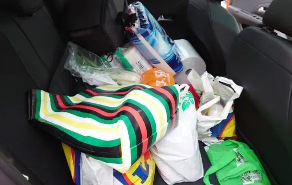 zapasy na kanapie samochodu