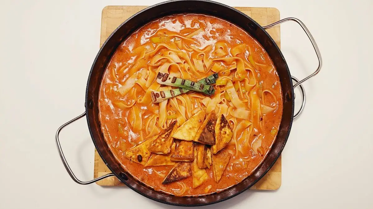 Tofu w sosie pomidorowym – najlepsze danie wegańskie!