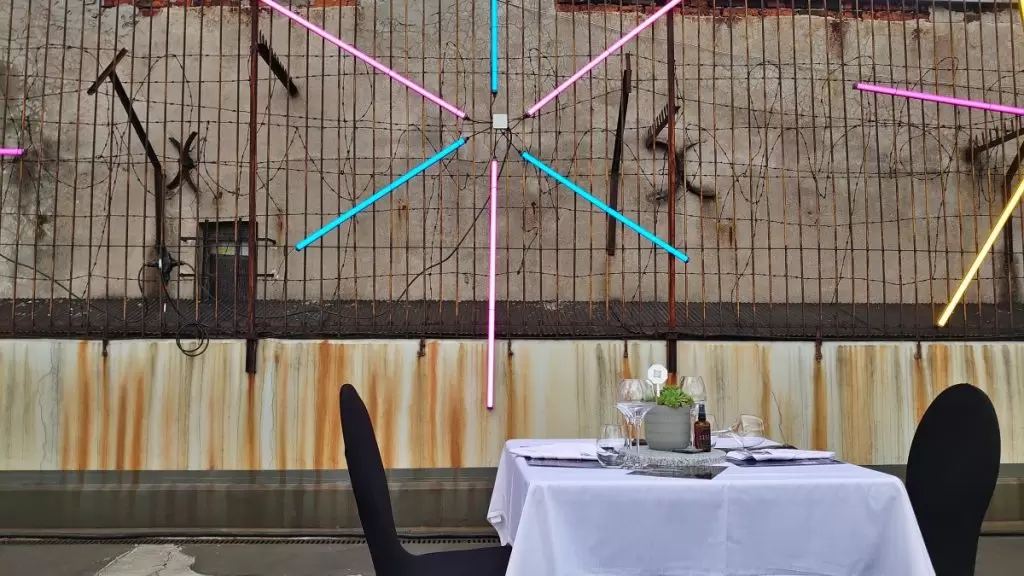 neon bistro popup 2021