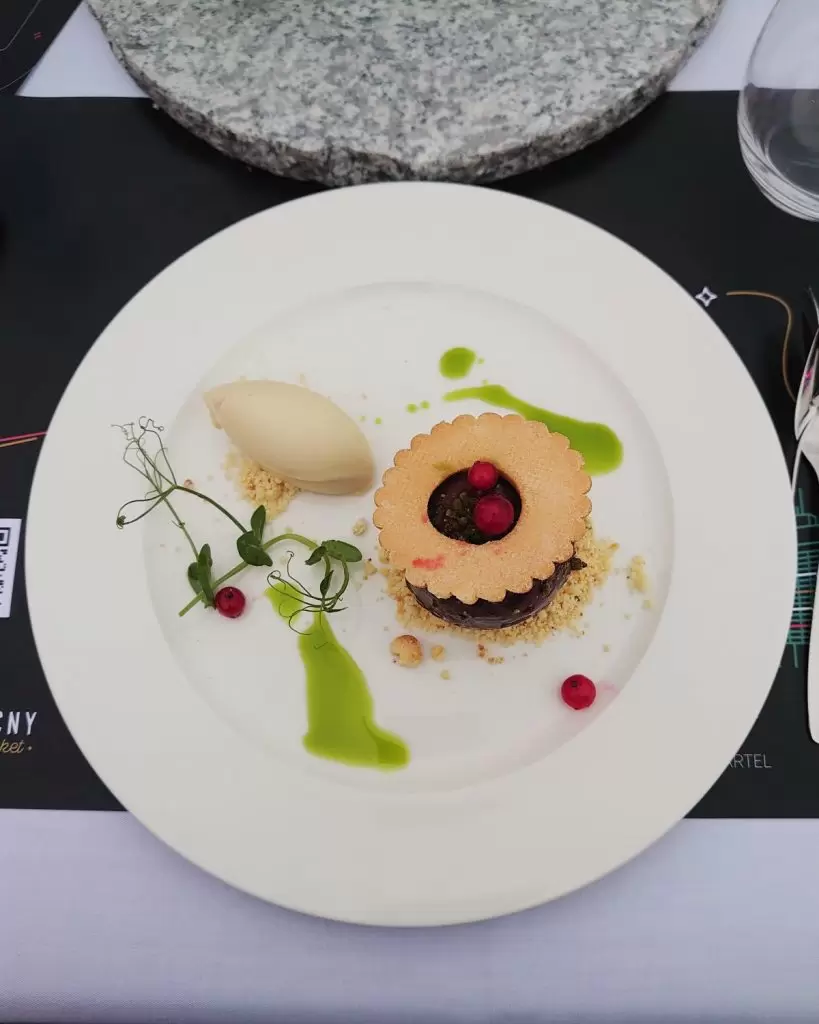 neon bistro popup deser