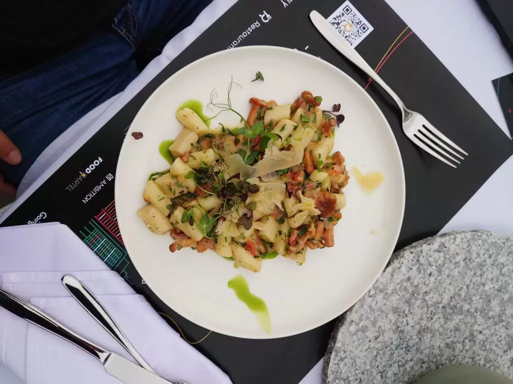 neon bistro popup kopytka