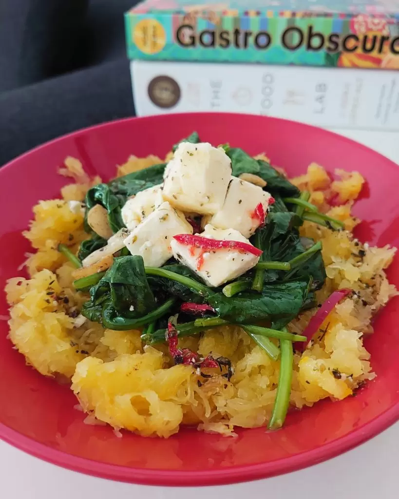 dynia makaronowa ze szpinakiem i serem