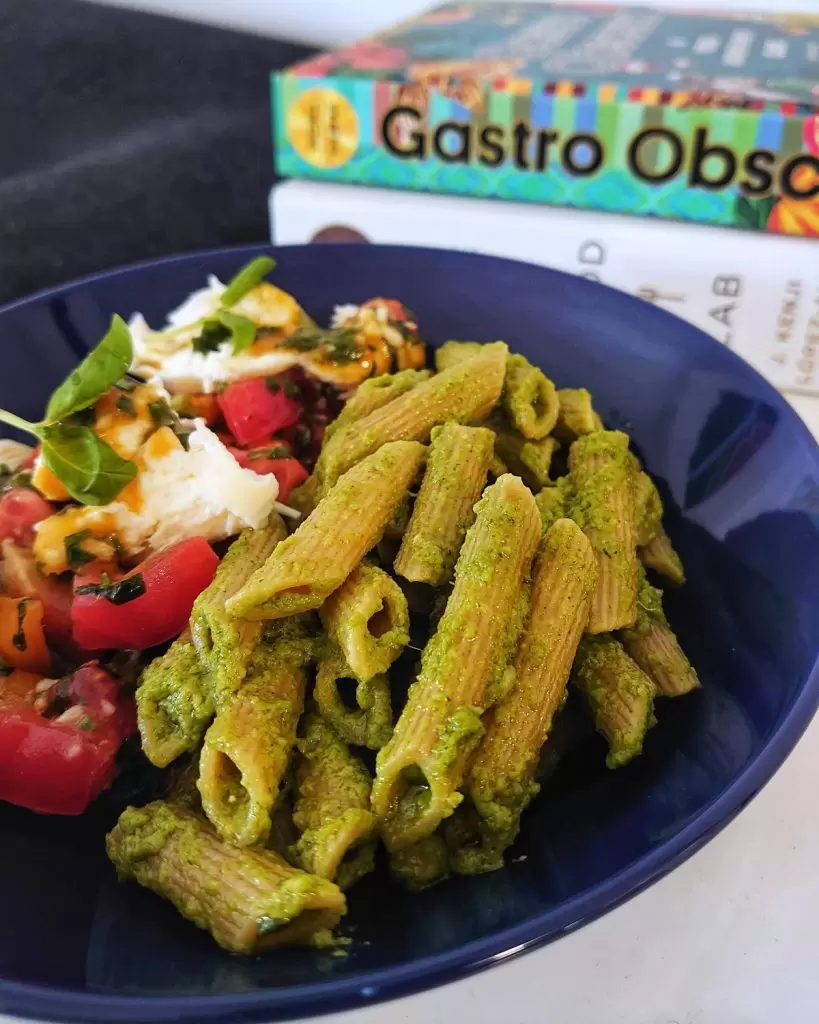 pesto z lisci rzodkiewki