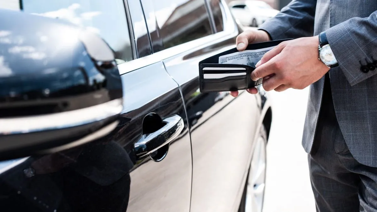 Jak wybrać modny i funkcjonalny portfel? 3 wskazówki dla mężczyzn