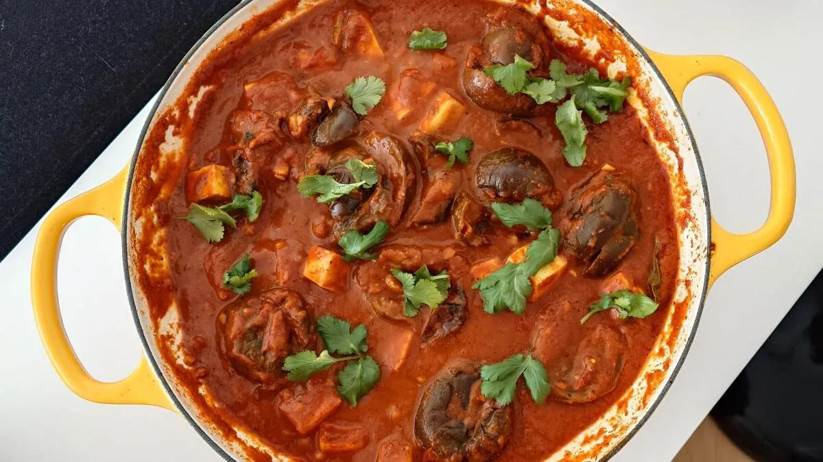 Szybkie curry z mini-bakłażanami i serem paneer
